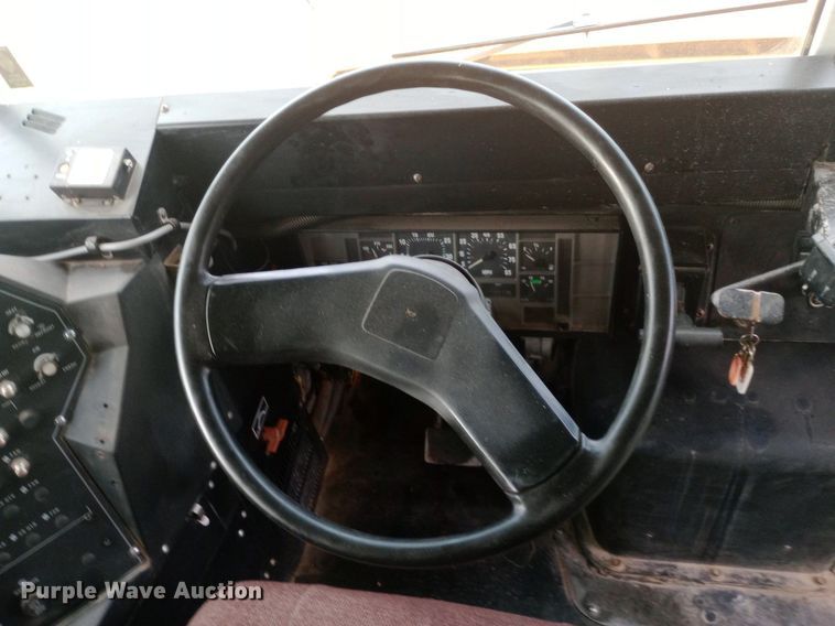 image for item DP1199 2000 International school bus