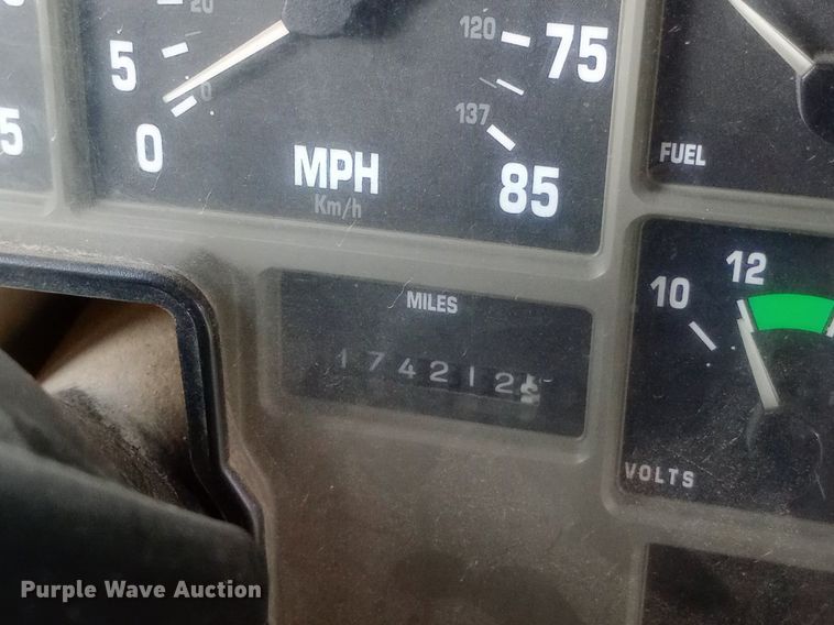 image for item DP1199 2000 International school bus