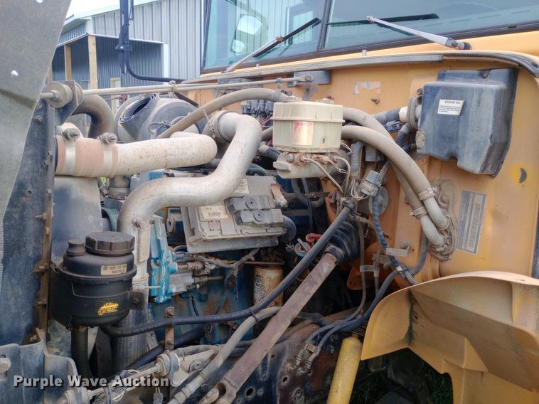 image for item DP1199 2000 International school bus