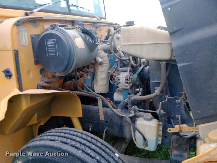 image for item DP1199 2000 International school bus