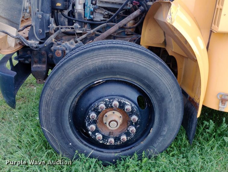 image for item DP1199 2000 International school bus