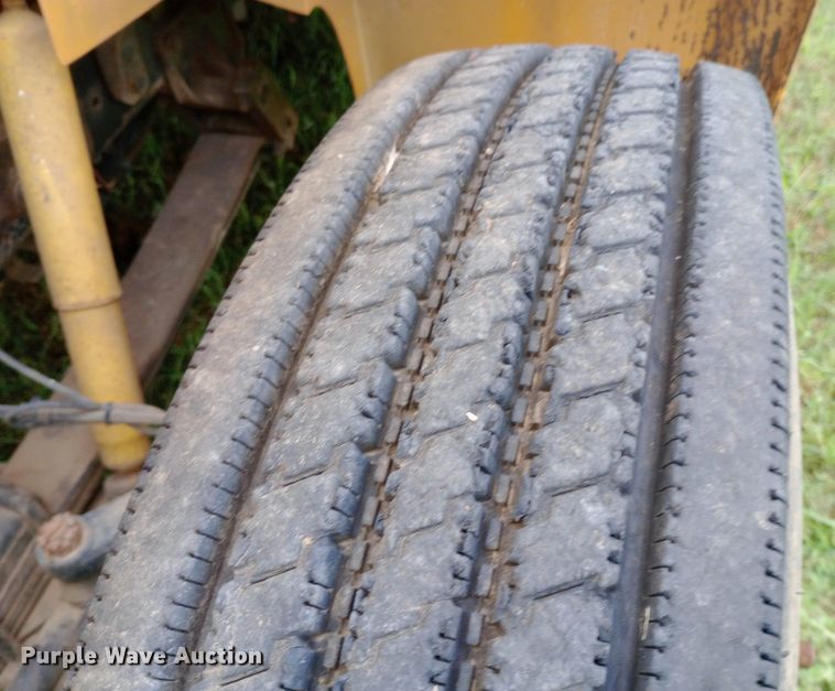 image for item DP1199 2000 International school bus