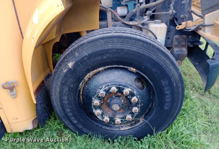 image for item DP1199 2000 International school bus