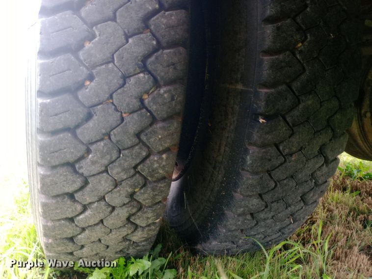 image for item DP1199 2000 International school bus