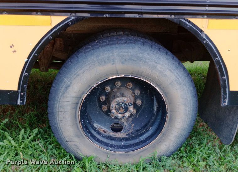 image for item DP1199 2000 International school bus