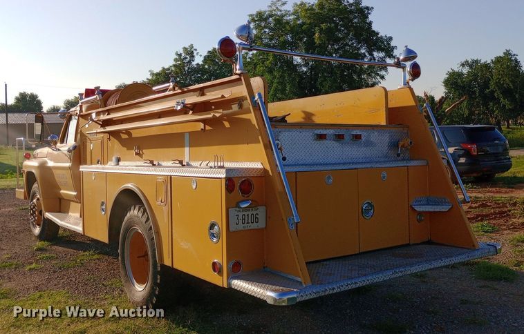 image for item DP1261 1972 Ford  750 fire truck