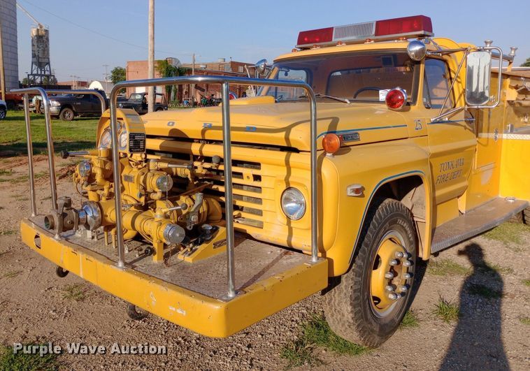 image for item DP1261 1972 Ford  750 fire truck