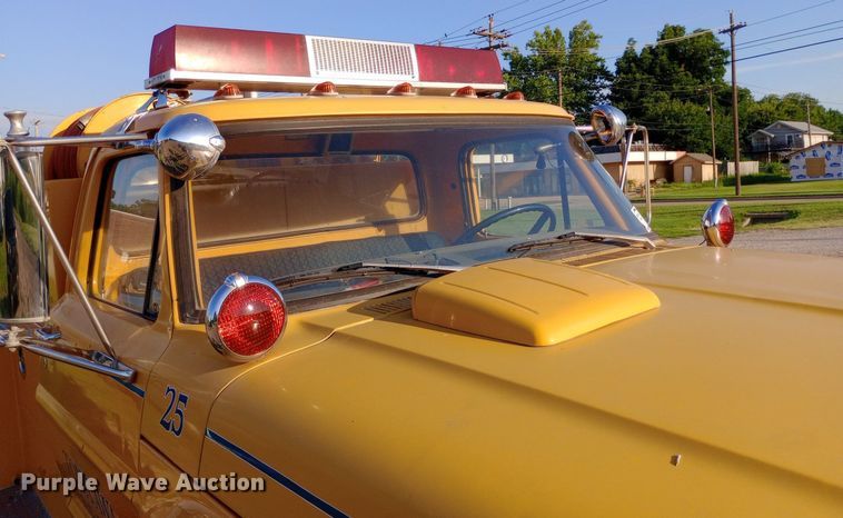 image for item DP1261 1972 Ford  750 fire truck