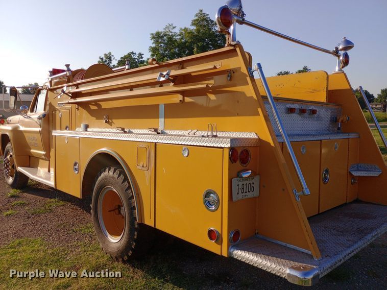 image for item DP1261 1972 Ford  750 fire truck