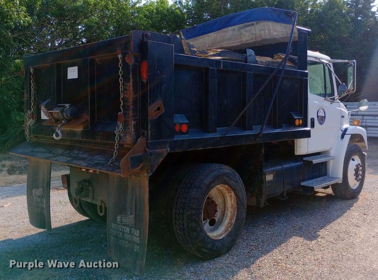 image for item DP1264 2001 Freightliner  FL80 dump truck