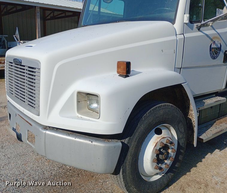 image for item DP1264 2001 Freightliner  FL80 dump truck