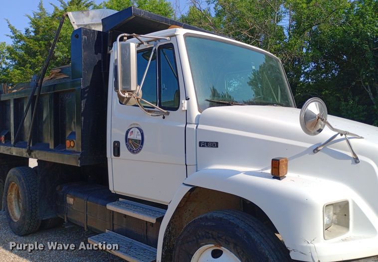 image for item DP1264 2001 Freightliner  FL80 dump truck