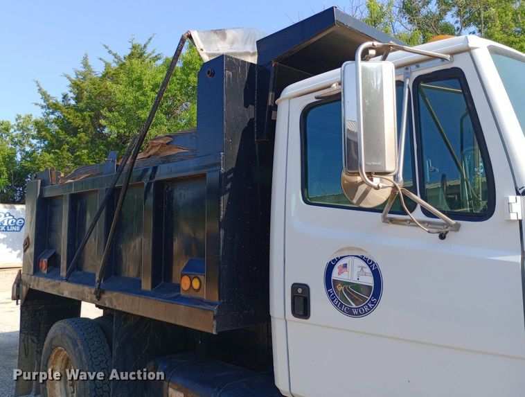 image for item DP1264 2001 Freightliner  FL80 dump truck