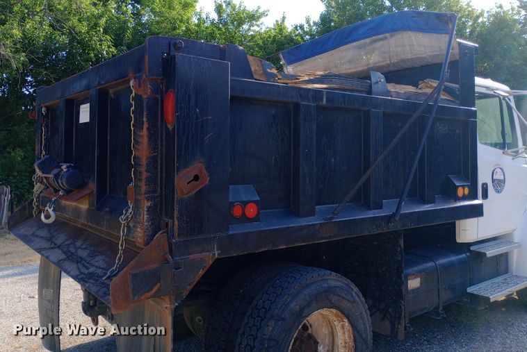 image for item DP1264 2001 Freightliner  FL80 dump truck