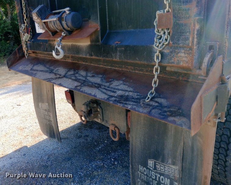 image for item DP1264 2001 Freightliner  FL80 dump truck