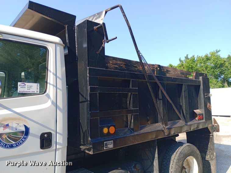 image for item DP1264 2001 Freightliner  FL80 dump truck