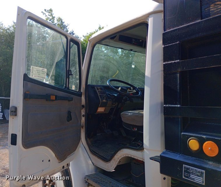 image for item DP1264 2001 Freightliner  FL80 dump truck