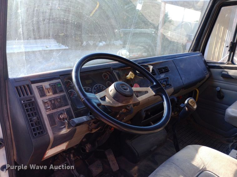 image for item DP1264 2001 Freightliner  FL80 dump truck