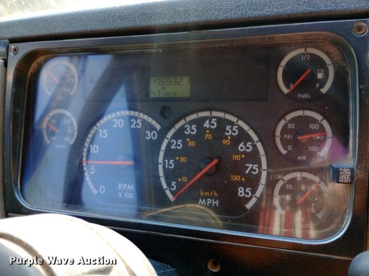 image for item DP1264 2001 Freightliner  FL80 dump truck