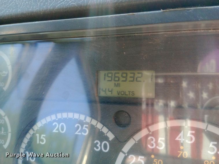 image for item DP1264 2001 Freightliner  FL80 dump truck