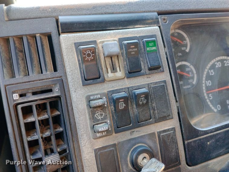 image for item DP1264 2001 Freightliner  FL80 dump truck