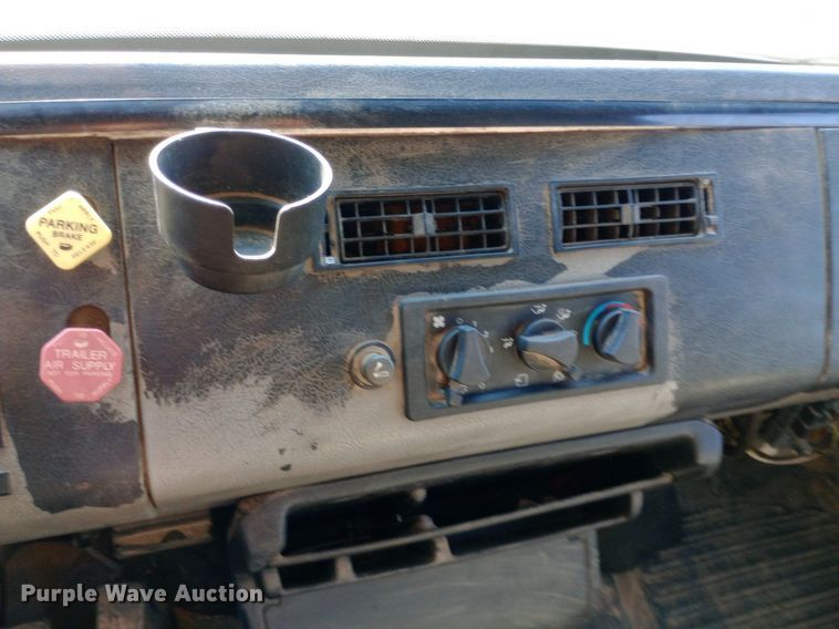 image for item DP1264 2001 Freightliner  FL80 dump truck