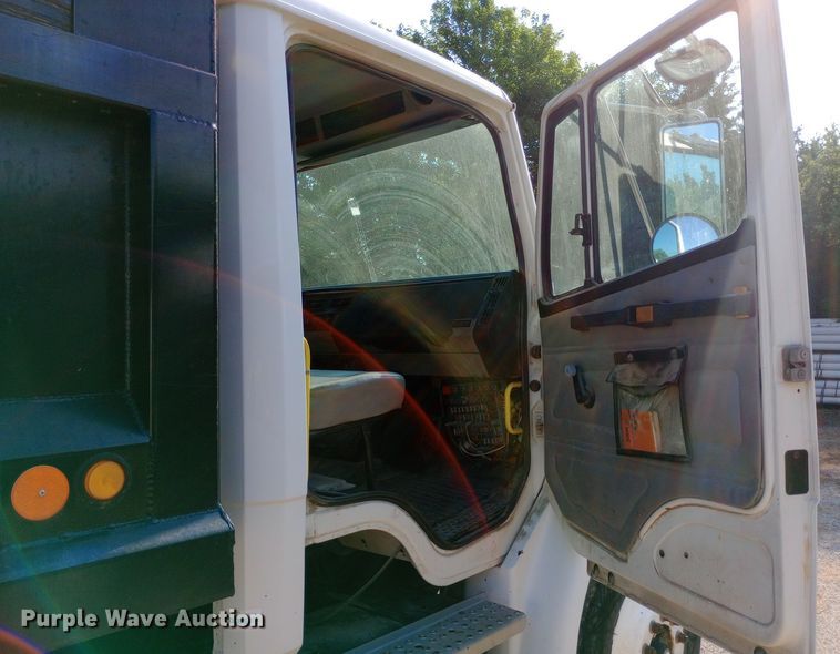 image for item DP1264 2001 Freightliner  FL80 dump truck