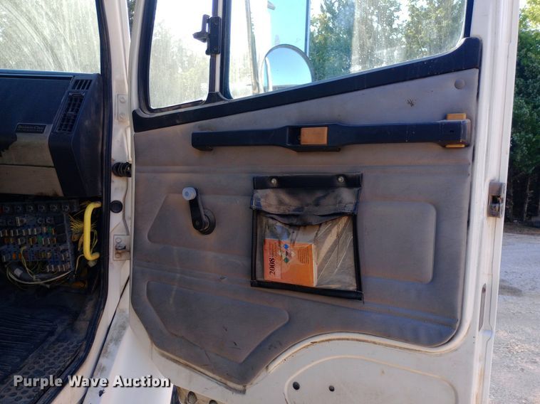 image for item DP1264 2001 Freightliner  FL80 dump truck