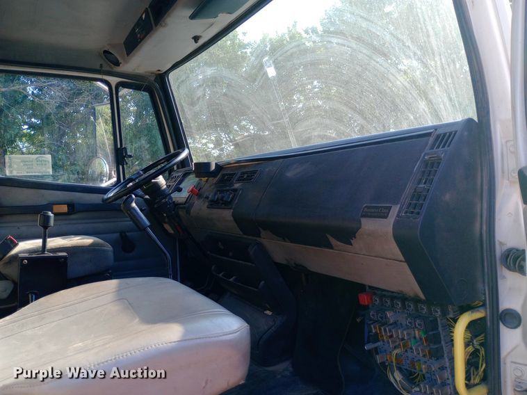 image for item DP1264 2001 Freightliner  FL80 dump truck