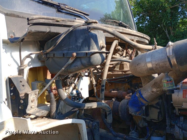 image for item DP1264 2001 Freightliner  FL80 dump truck