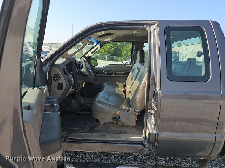 image for item DP6542 2008 Ford F250 Super Duty XL SuperCab pickup truck