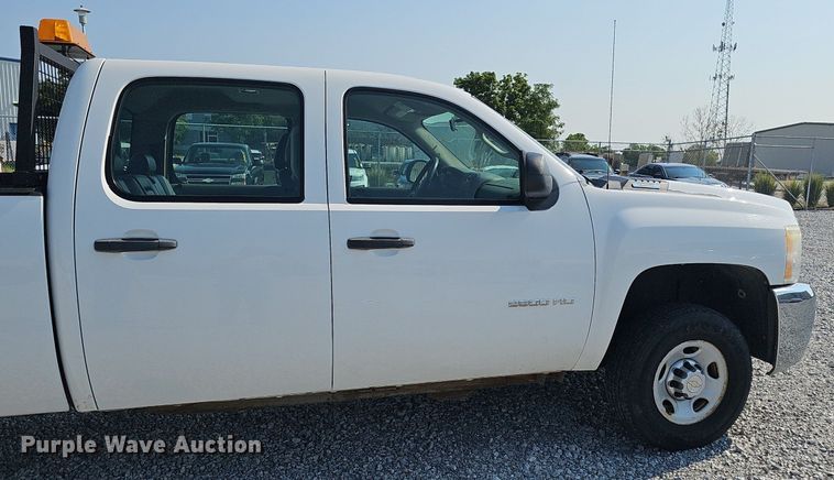 image for item DP6544 2010 Chevrolet Silverado 2500HD Crew Cab pickup truck