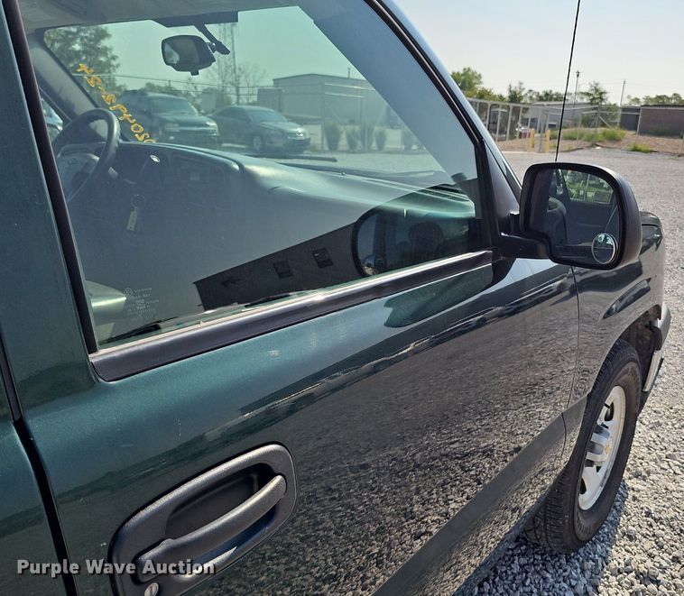 image for item DP6547 2004 Chevrolet Silverado 1500 pickup truck