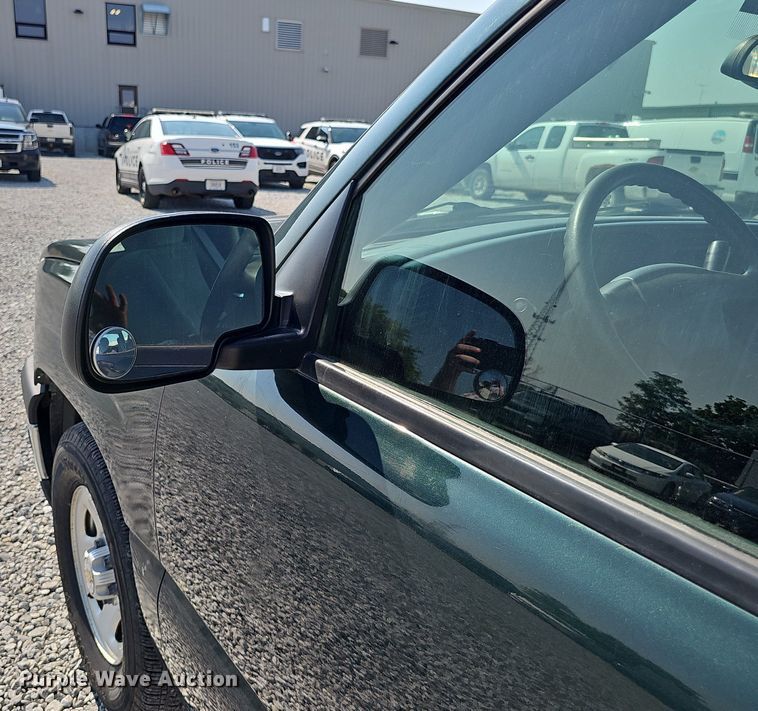 image for item DP6547 2004 Chevrolet Silverado 1500 pickup truck