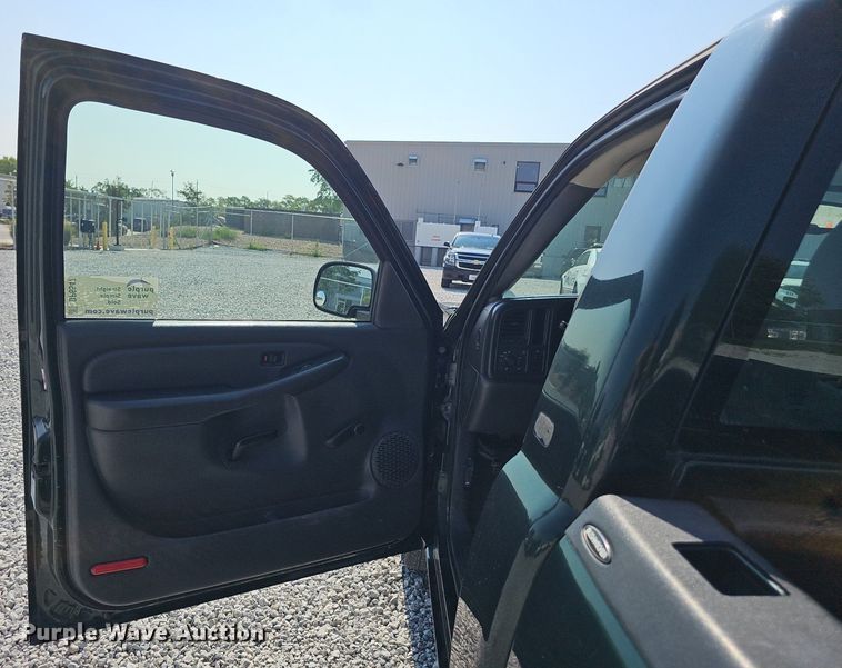 image for item DP6547 2004 Chevrolet Silverado 1500 pickup truck