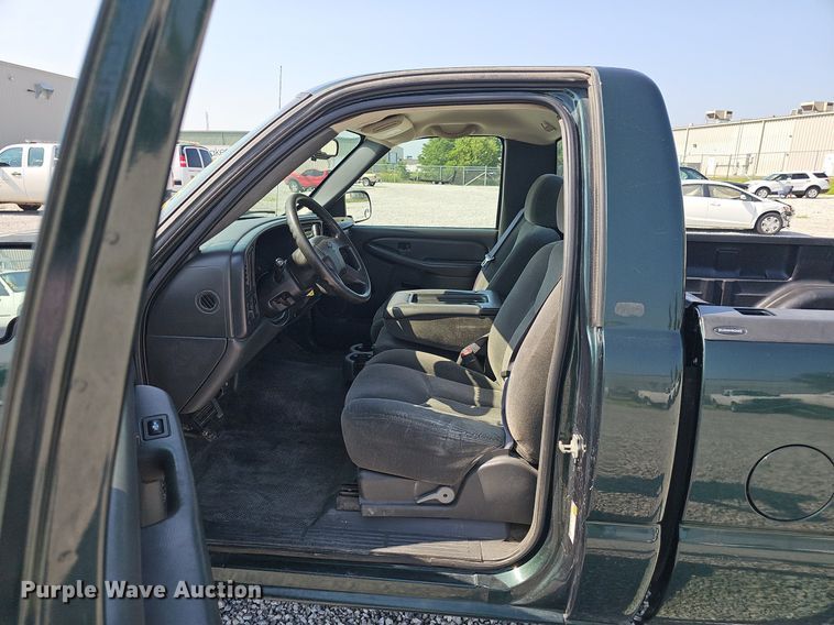 image for item DP6547 2004 Chevrolet Silverado 1500 pickup truck