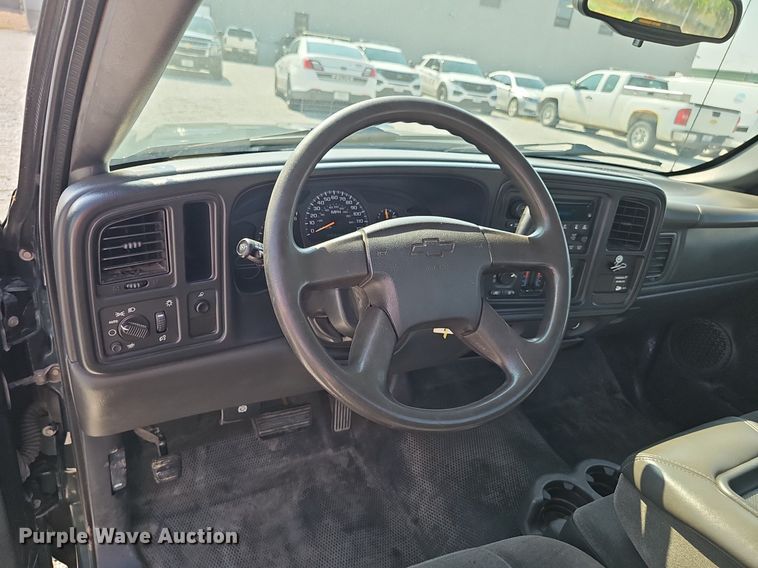 image for item DP6547 2004 Chevrolet Silverado 1500 pickup truck