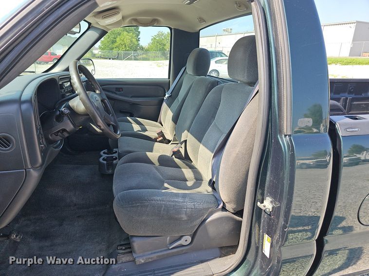 image for item DP6547 2004 Chevrolet Silverado 1500 pickup truck