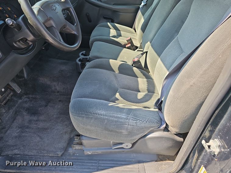 image for item DP6547 2004 Chevrolet Silverado 1500 pickup truck