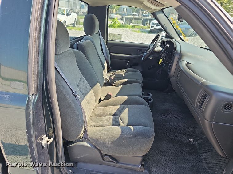 image for item DP6547 2004 Chevrolet Silverado 1500 pickup truck