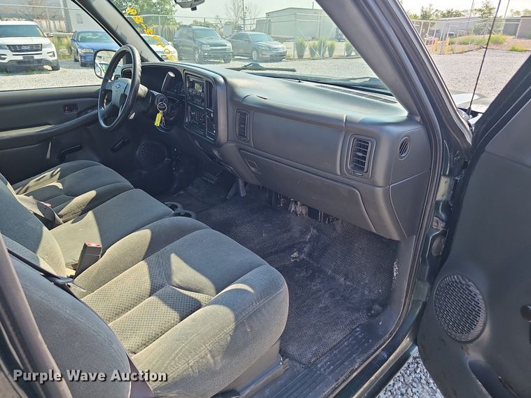 image for item DP6547 2004 Chevrolet Silverado 1500 pickup truck