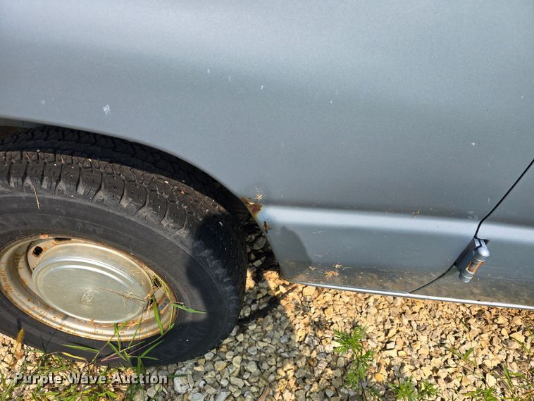 image for item DQ4382 1999 Ford E150 XL van