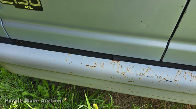 image for item DQ4382 1999 Ford E150 XL van