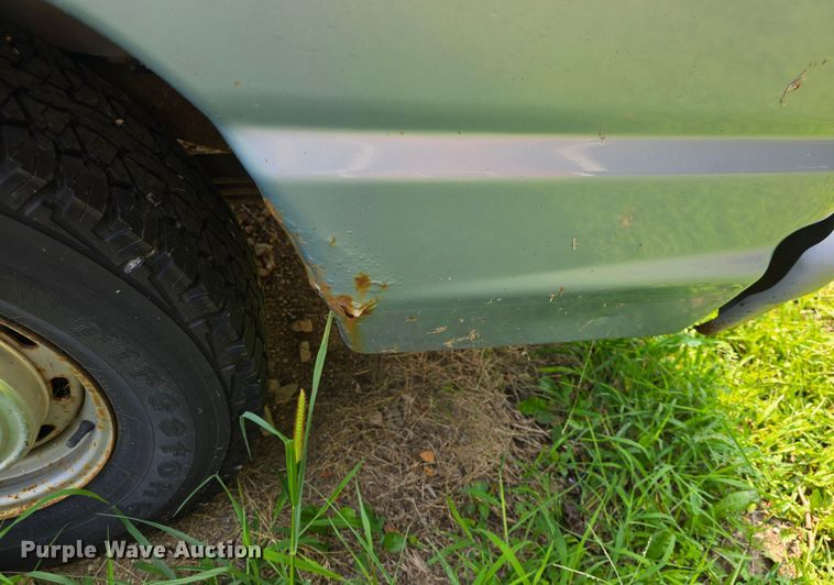 image for item DQ4382 1999 Ford E150 XL van