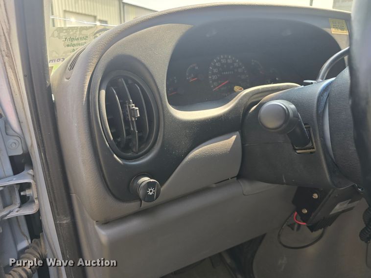 image for item DQ4382 1999 Ford E150 XL van