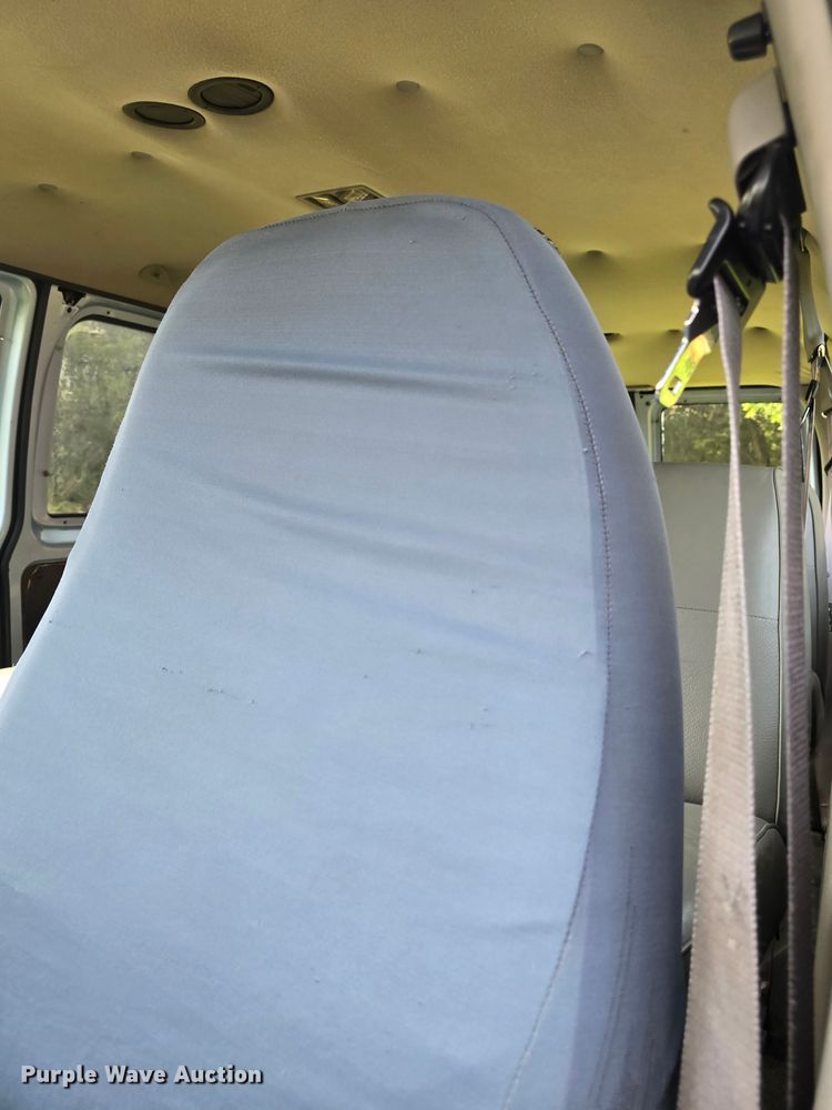 image for item DQ4382 1999 Ford E150 XL van