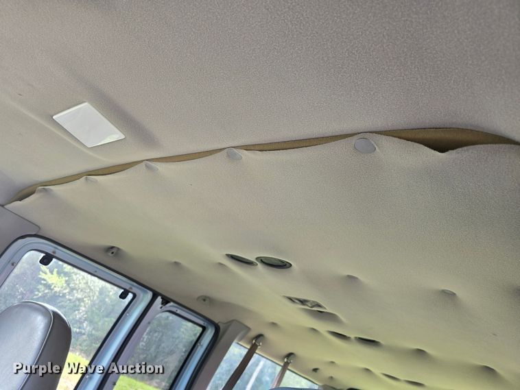 image for item DQ4382 1999 Ford E150 XL van