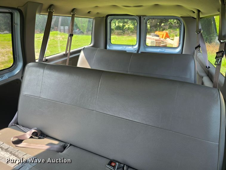 image for item DQ4382 1999 Ford E150 XL van