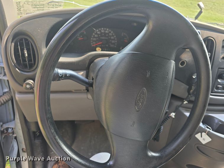 image for item DQ4382 1999 Ford E150 XL van