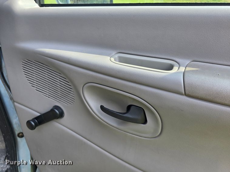 image for item DQ4382 1999 Ford E150 XL van